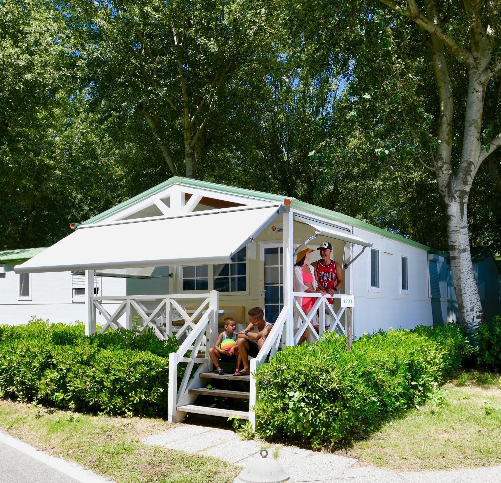 Isamar Holiday Village Ca Lino Buitenkant foto A mobile home in France